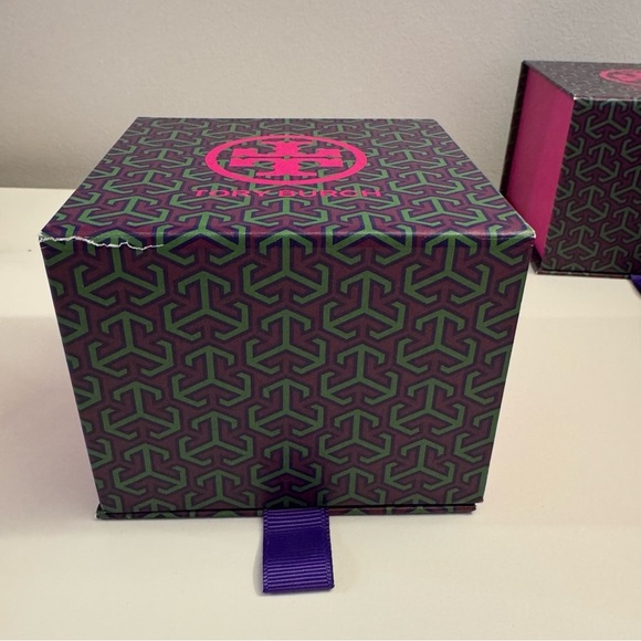 Five Small Tory Burch Boxes - Picture 6 of 9
